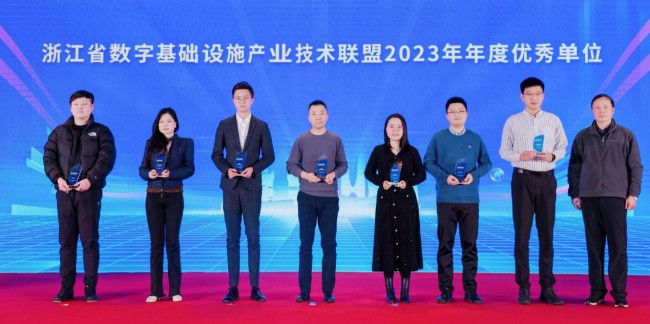 年度优秀单位！杭州灵伴科技何以成为焦点？