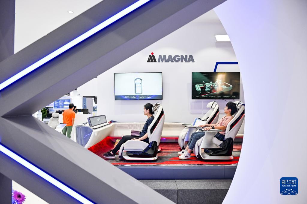 新华全媒+丨2023中国国际智能产业博览会拉开帷幕(图6)