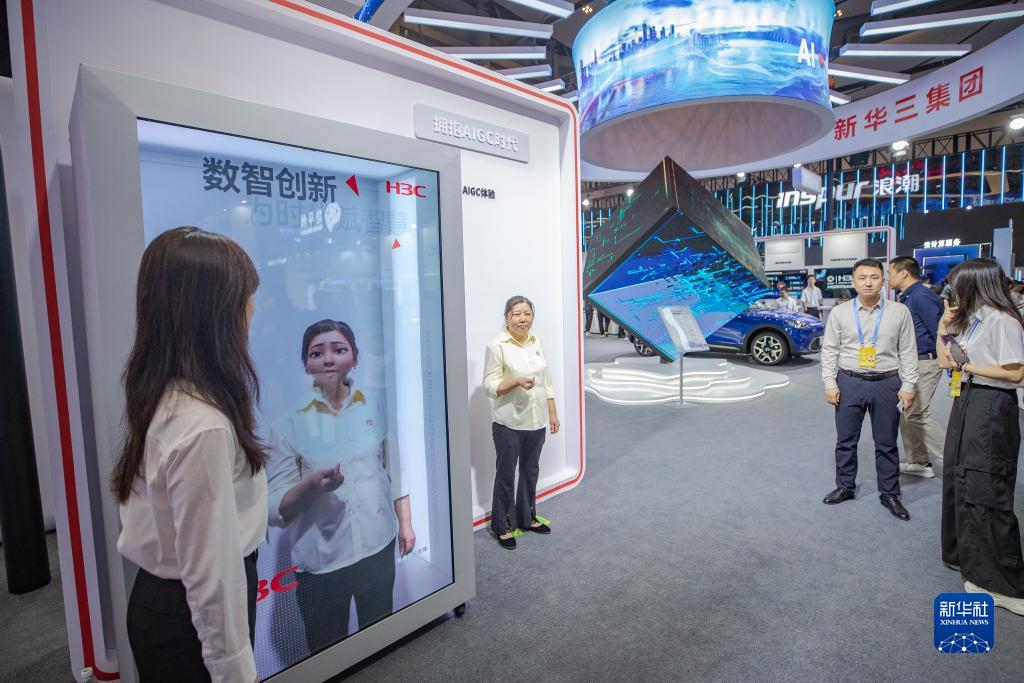 新华全媒+丨2023中国国际智能产业博览会拉开帷幕(图13)