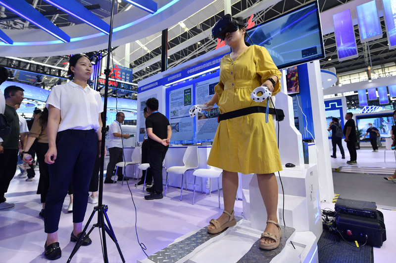 数字经济博览会上体验数字科技(图2)