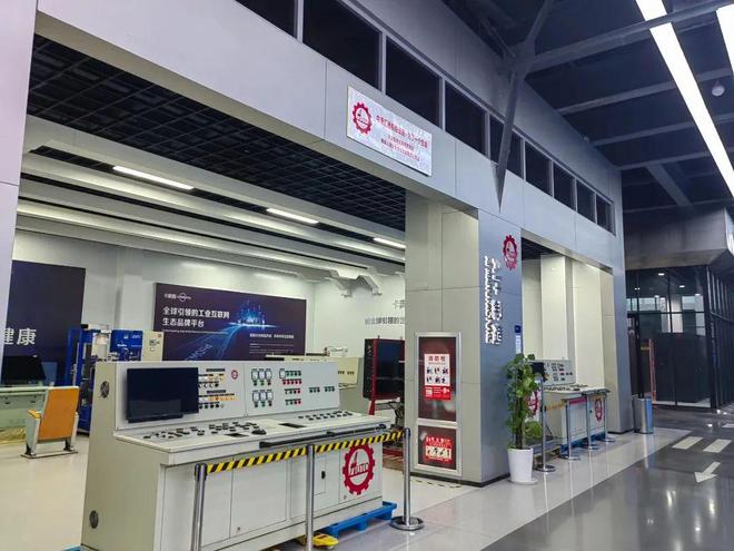 全环境立德树人 穿越古老纺织厂房拥抱未来AI科技——青岛九中2023级1班人工智能国际会客厅研学实践(图10)