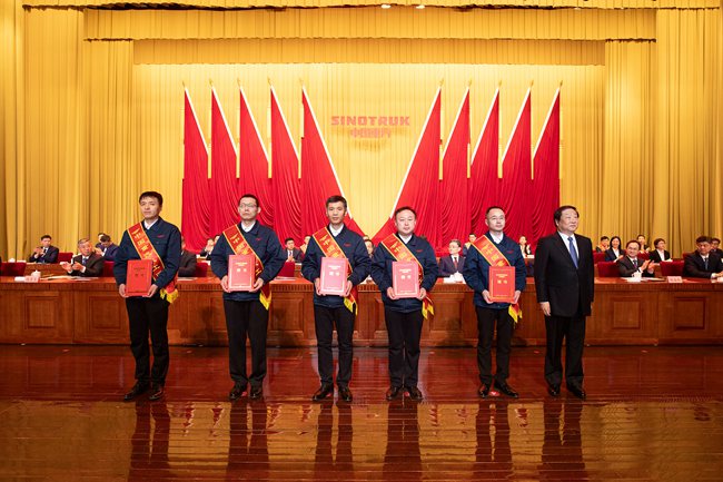 大力弘扬工程师精神 中国重汽2024年度科技创新奖励大会隆重召开(图2)