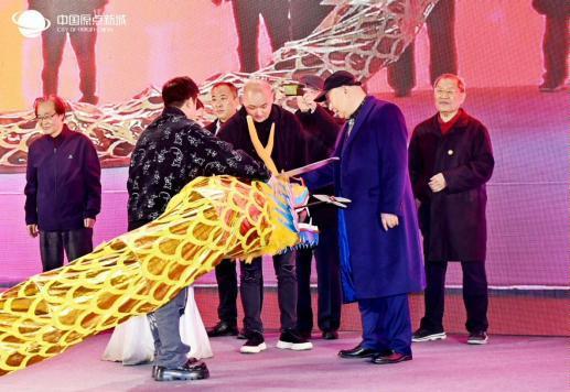 “一带一路”智能家居产业大会暨2024西安当代设计周启动会、2024中国原点龙文化盛世庆典暨高峰论坛、中国原点新城3年度商户答谢会成功举办！(图5)