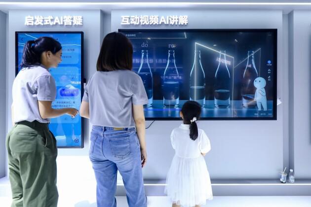 2024世界人工智能大会展示教育科技前沿成果猿辅导大模型备受关注(图2)